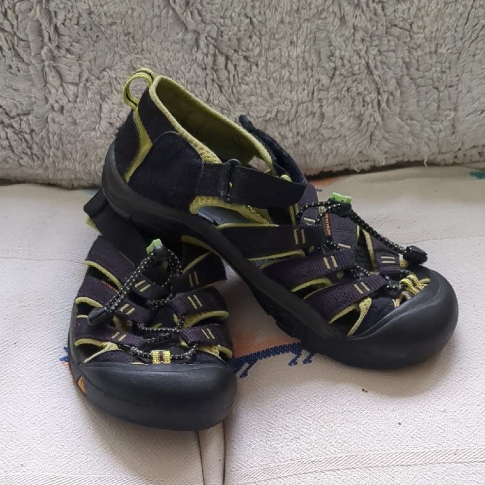 Keens Unisex Newport Hiking Washable Sandals, Size 6 Mens, Size 8 Women's
